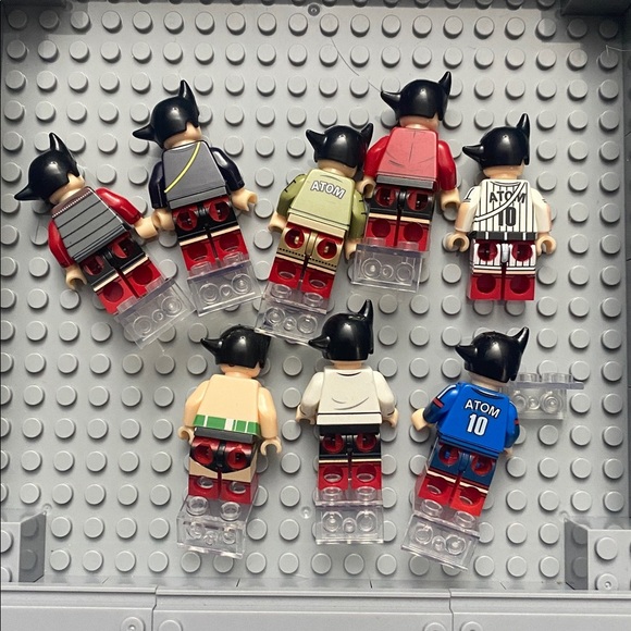 LEGO Display Shelf with Minifigures - Gray and Red - Picture 9 of 16